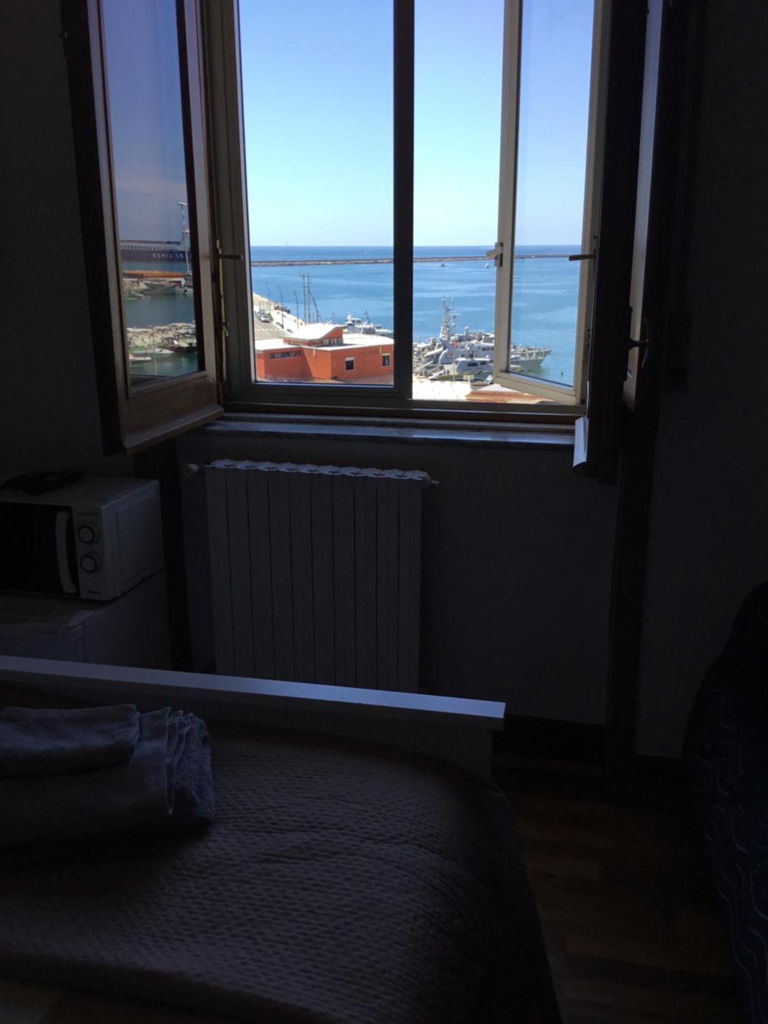 Abitare Sul Porto Hotell Salerno Eksteriør bilde