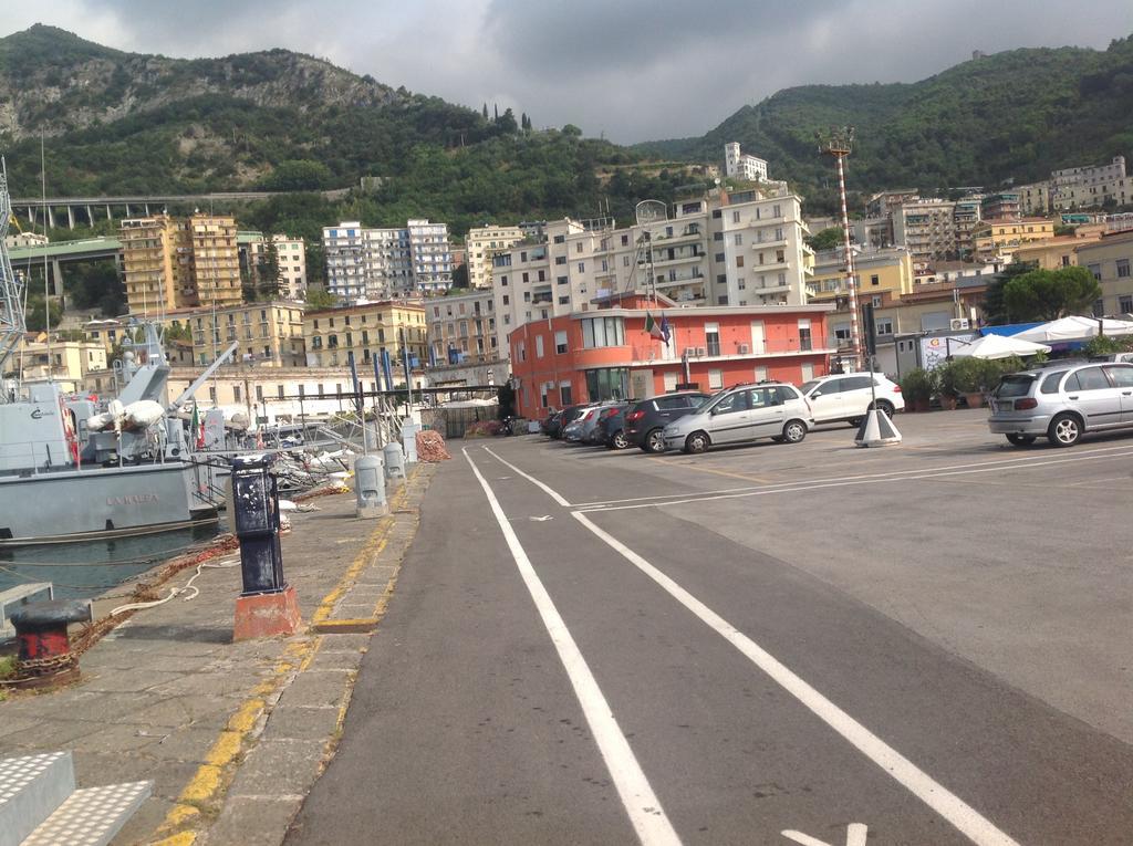 Abitare Sul Porto Hotell Salerno Eksteriør bilde